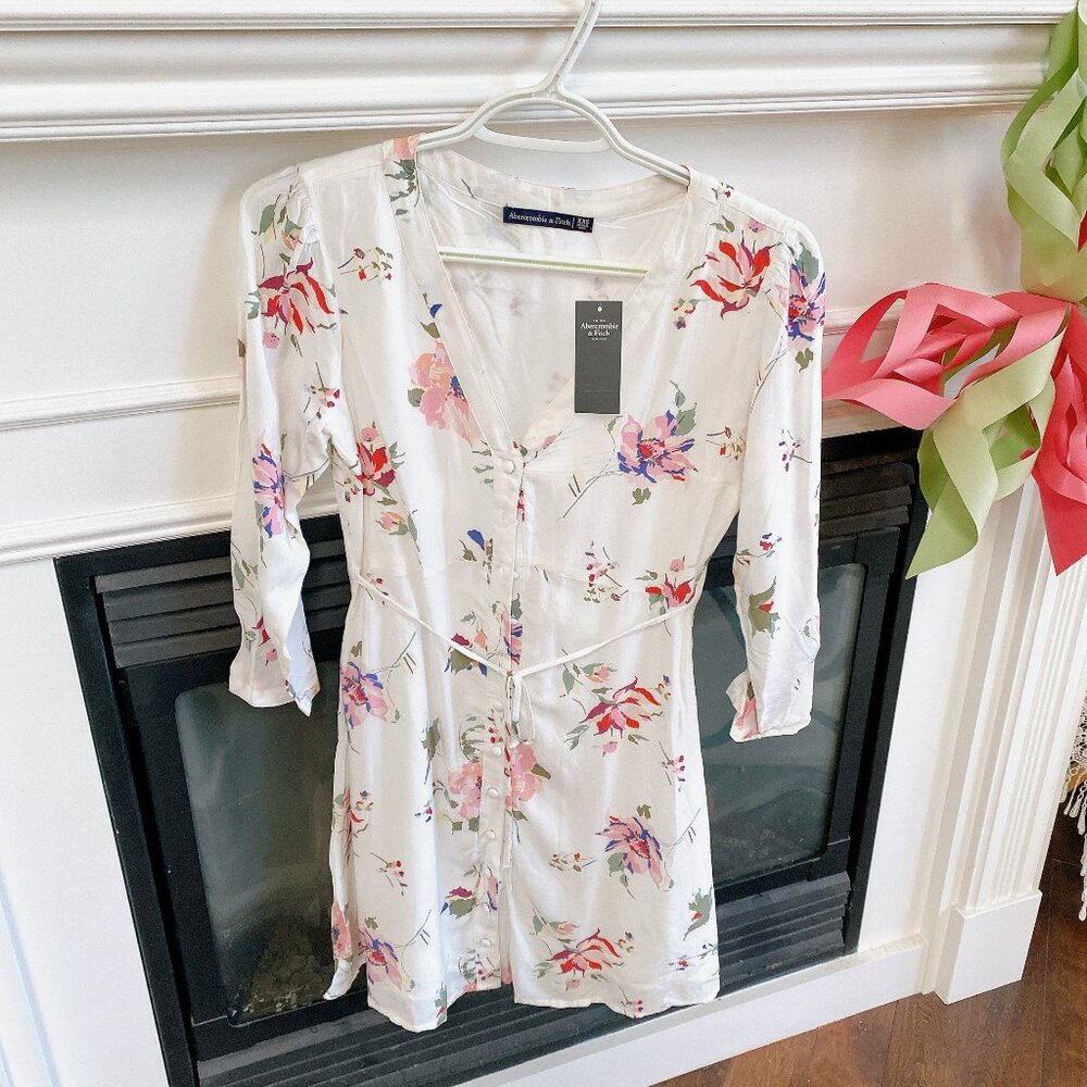 NWT Abercrombie & Fitch White Floral V neck Mini Dress